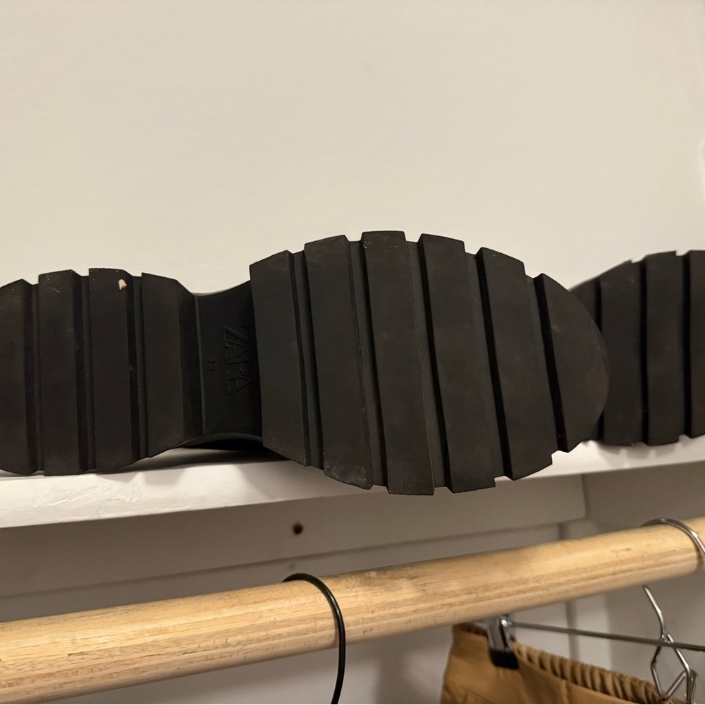 Zara Black Ribbed Sole Footwear